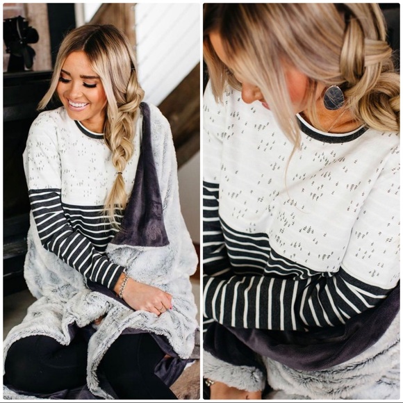 *SOLD* Ampersand Avenue Tree Print Sweatshirt - Picture 2 of 8